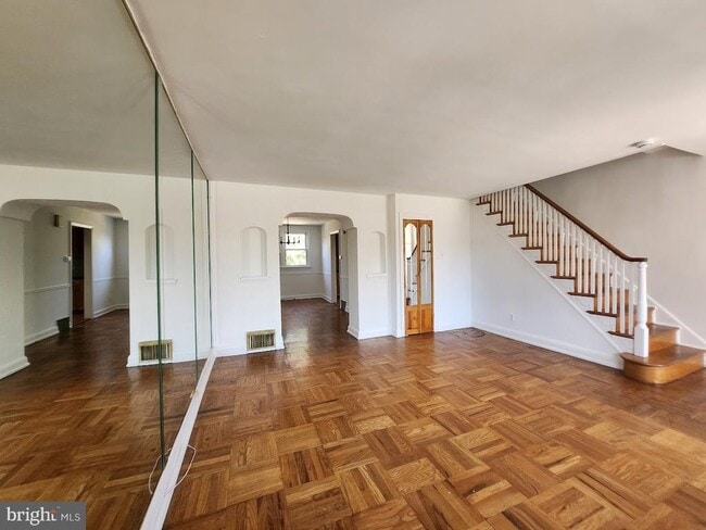 Foto del edificio - 443 E Pleasant St