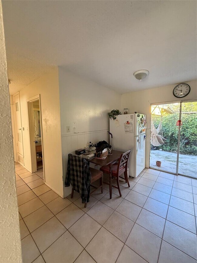 Foto del edificio - 8311 Hathaway Dr