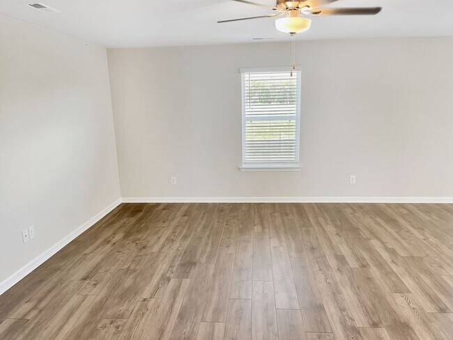 Building Photo - 3231 Quintana Dr