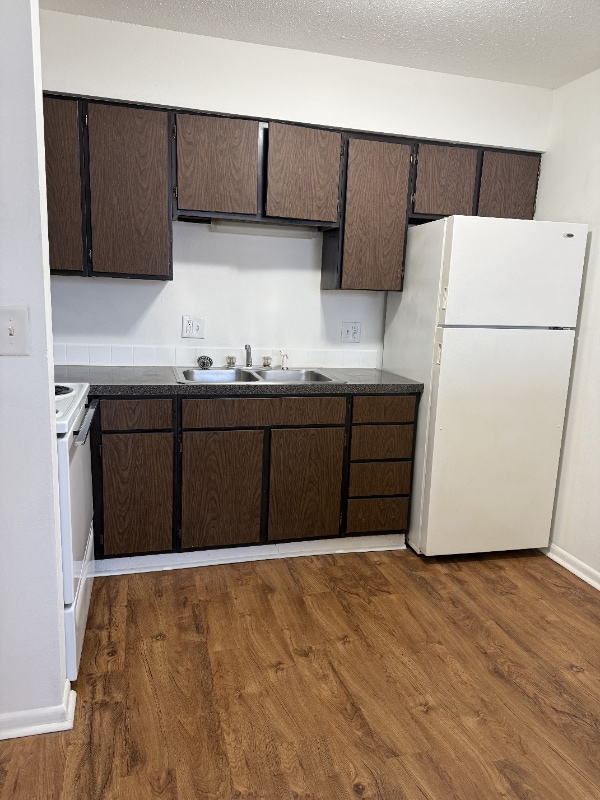 Building Photo - 310 NW Chapel Dr