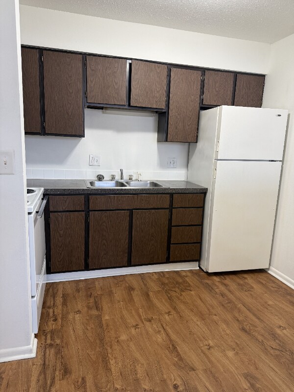 Foto del edificio - 310 NW Chapel Dr