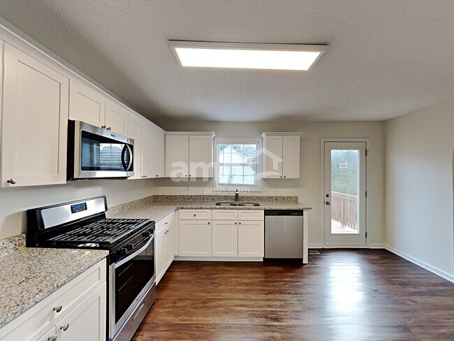 Foto del edificio - 235 Taylors Farm Dr