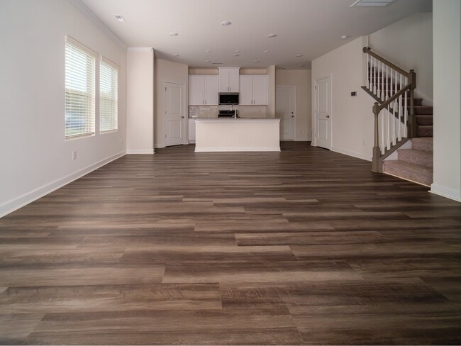 Building Photo - "Charming 3-Bedroom Retreat with 2.5 Baths in the Heart of Belmont!"