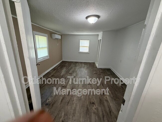 Foto del edificio - 1213 N Alabama Ave