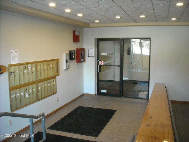 Building Photo - 222 S Ten Broeck St