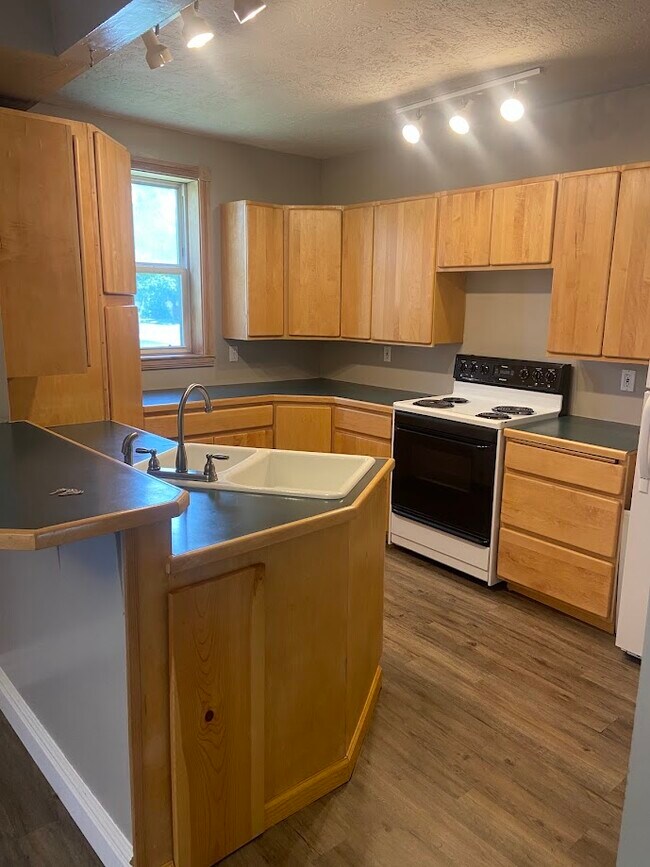 Foto del edificio - 711 E 200 N