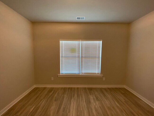Foto del edificio - Home for Rent in Jemison, AL...COMING SOON!