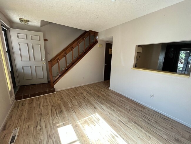 Building Photo - 2924 Ross Dr