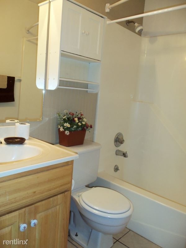 Building Photo - 1 br, 1 bath Apartment - 525 W H St Apt 3