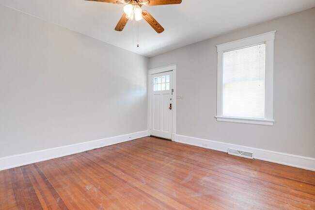 Building Photo - Cozy, 2 Bedroom Bungalow in Fulton Hill Av...