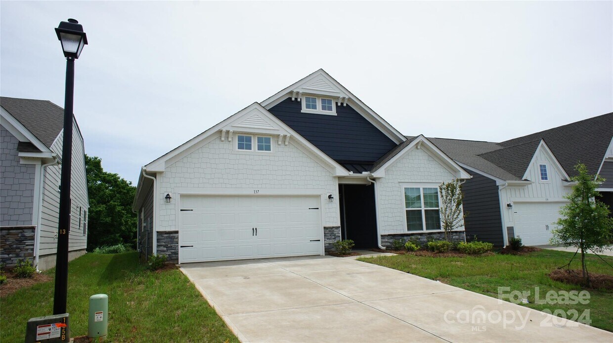 Primary Photo - 137 Pampas Pl