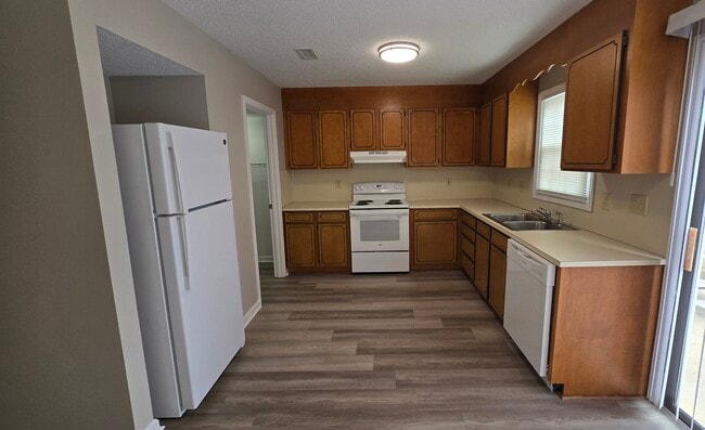 Building Photo - Wellington Place