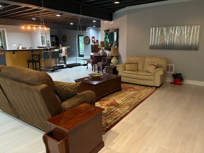Foto del edificio - 6008 Stillwater Pl