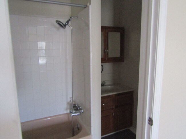 Foto del edificio - 1306 Garth Dr