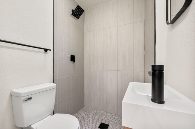 Building Photo - 704 E Dakota Ave