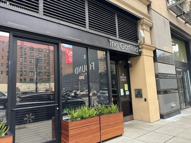Modern 1-Bedroom Condo in the historic Gar... - Modern 1-Bedroom Condo in the historic Gar...