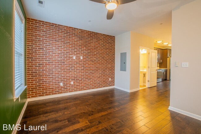 Building Photo - 3 br, 2.5 bath House - 422 Woodcrest Dr SE...