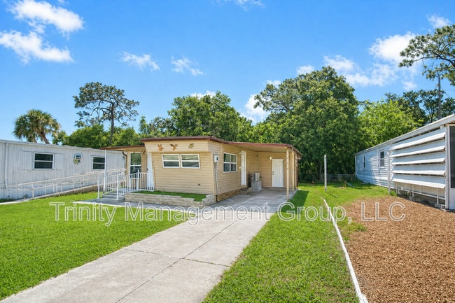 Building Photo - 1935 Speck Dr