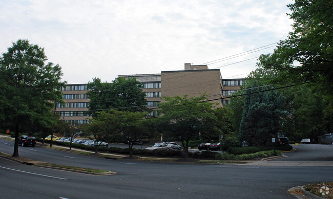 Foto del edificio - Madison Condominium