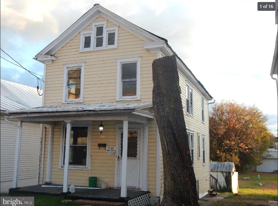 Primary Photo - 111 W John St