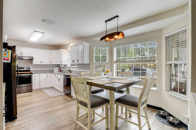 Foto del edificio - 6612 Camelot Ct