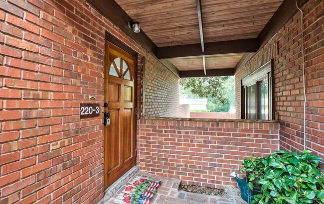 Foto del edificio - 220 Belmont Rd