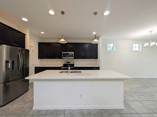 Foto del edificio - Move-In Ready 4-Bed in Silver Oak, Quartz Kitchen and Community Pool