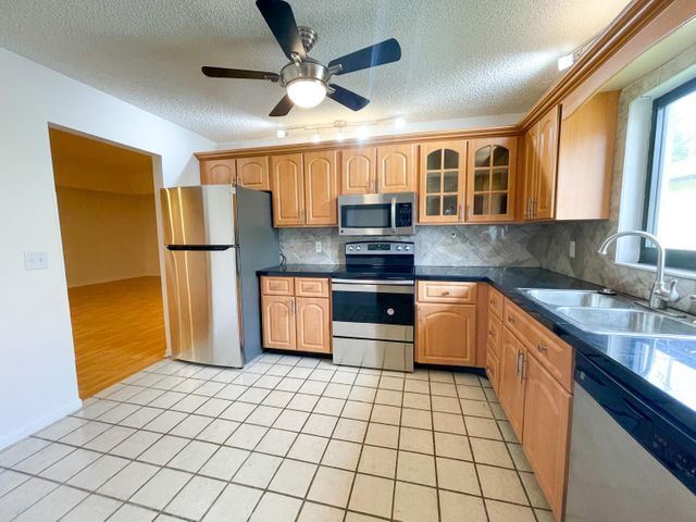 Building Photo - 20786 Concord Green Dr W