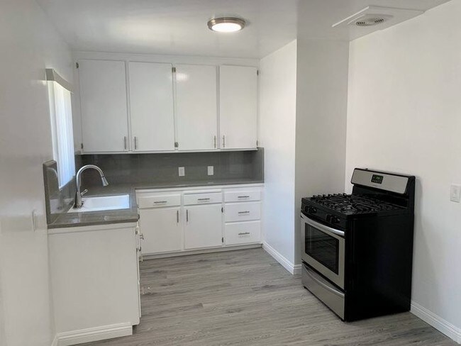 Building Photo - 1 Bedroom Apartment in Long Beach For Rent