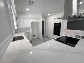Building Photo - 3203 Woodland View Dr