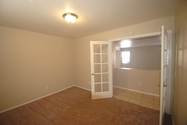Building Photo - 2212 S Lynch