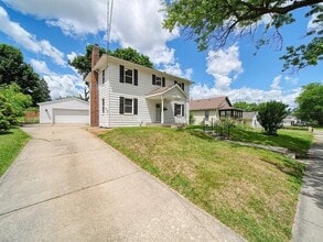 Building Photo - 746 Kennedy St