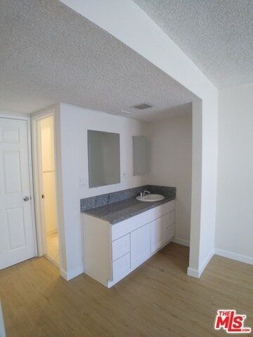 Building Photo - 12634 Kalnor Ave