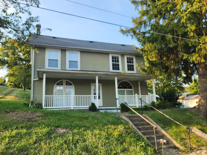Foto principal - 217 E Main St