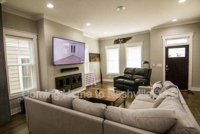 Photo - 910 11th Ave N House