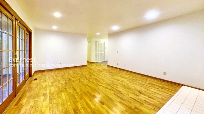 Building Photo - 9039 SE 59th St