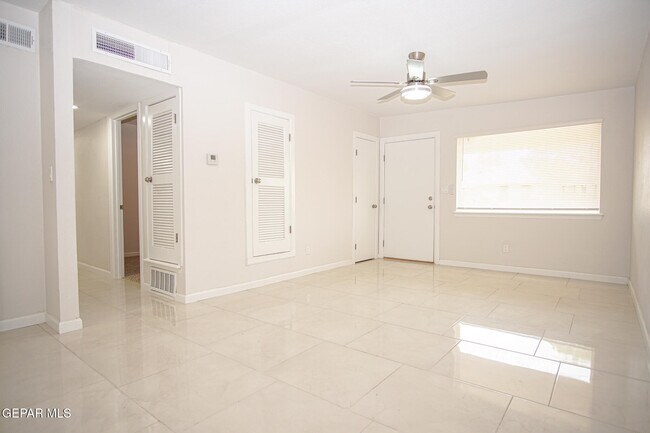 Foto del edificio - 4920 Alps Dr