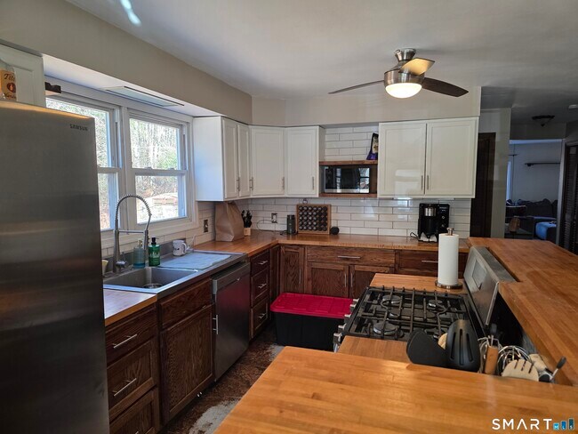 Foto del edificio - 61 N Shore Rd