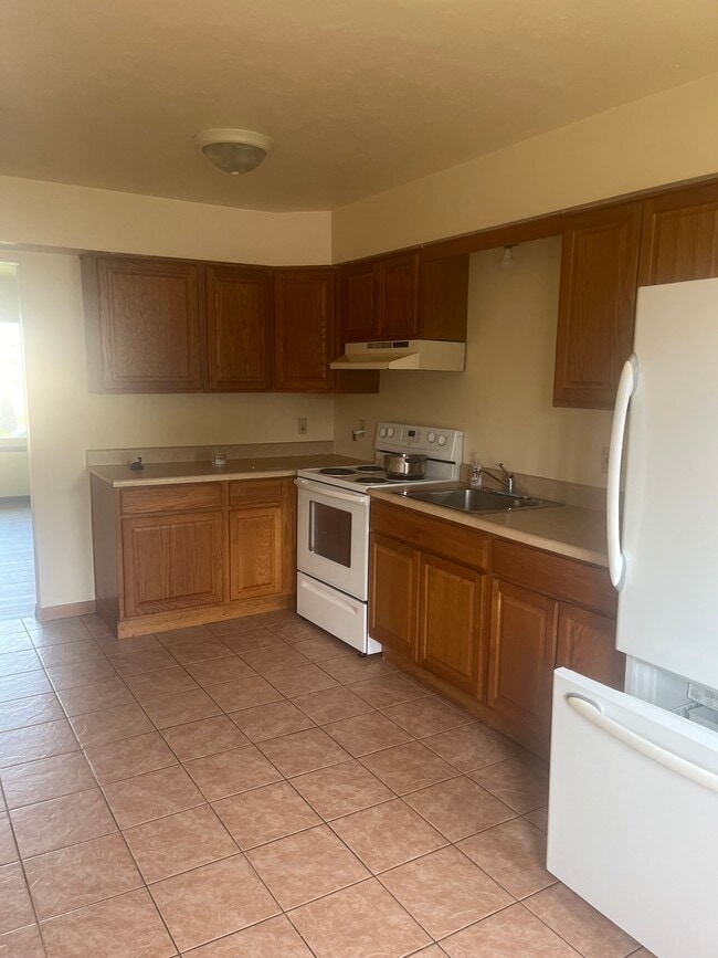 Kitchen - 2718 W Grandview Blvd