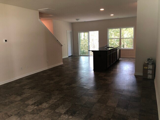 Building Photo - 812 Stolls Ln