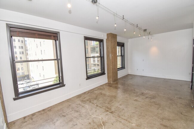 Foto del edificio - 810 S Spring St