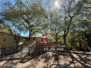 402 N Fredericksburg St