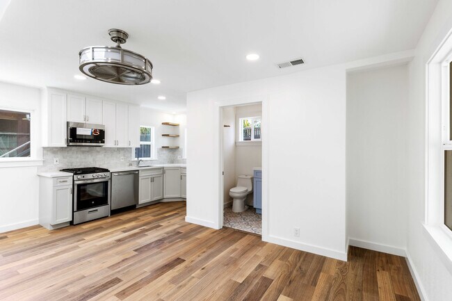 Foto del edificio - 616 Redwood Ave