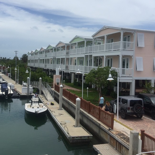 Building Photo - Sunset Marina Apts