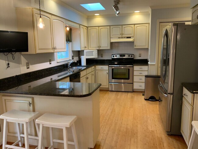 Foto del edificio - Charming 4 bedroom/3 bath Home in Franklin...