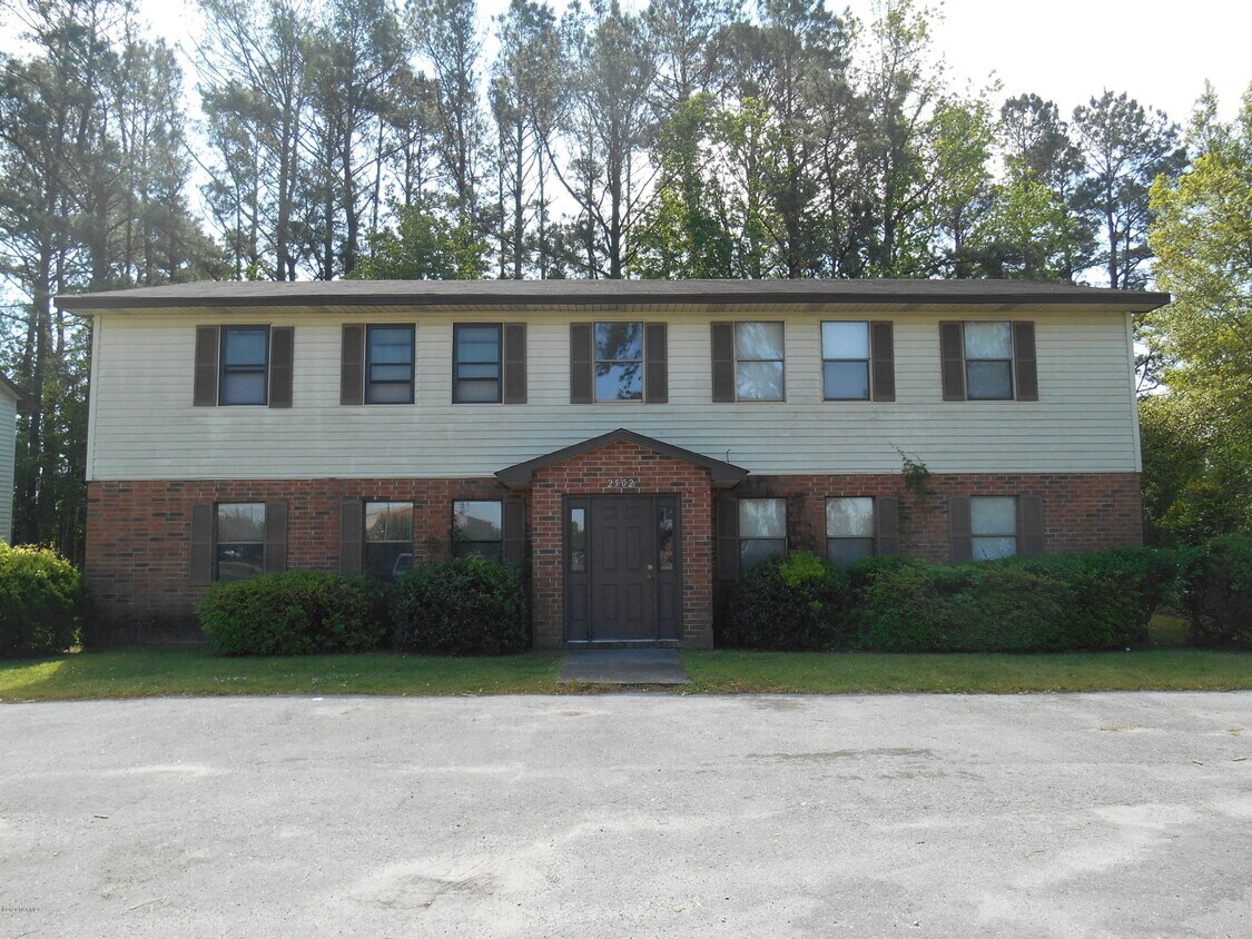 2502 Commerce Rd Unit A, Jacksonville, NC 28546 Room for Rent in