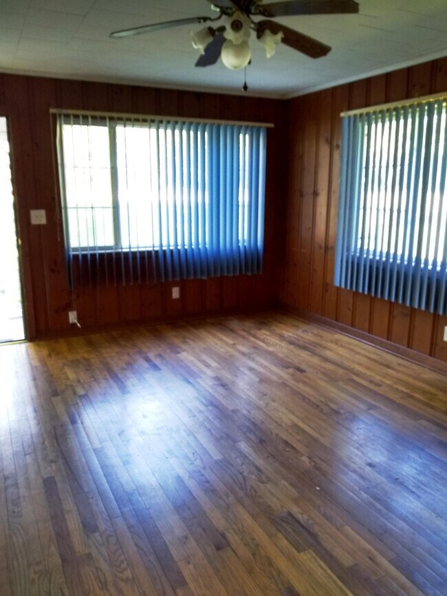 Foto del edificio - 109 Davis Dr