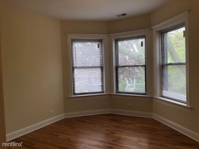 Building Photo - 1303 W Columbia Ave
