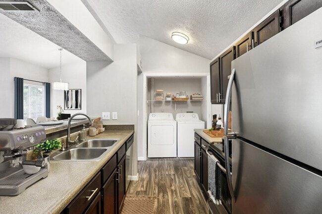 Building Photo - McCauly Crossing