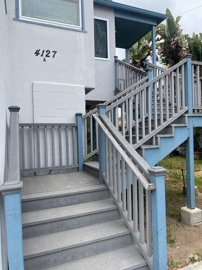 Building Photo - 4127-4127 Ingraham St